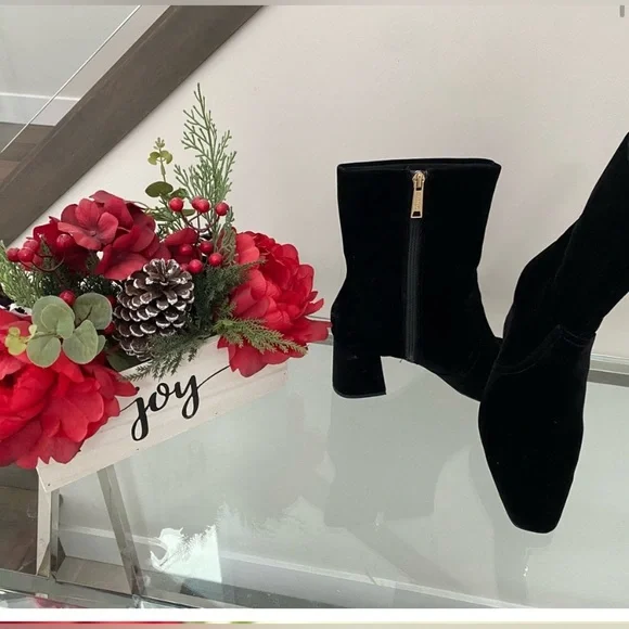 Isaac Mizrani ankle boots 👢 Host Pick - Picture 2 of 10